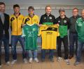 Bild: jr
Die zweite Fußballmannschaft des SV Mitterteich und die erste Mannschaft des SV Steinmühle bilden zur neuen Saison 2019/2020 eine Spielgemeinschaft. Das gemeinsame Konzept stellen (von links) Stephan Andörfer, Daniel Wührl, Michael Mark (alle SV Steinmühle), sowie Florian Greim, Markus Broschik, Gerhard Greim und Roland Eckert (alle SV Mitterteich) vor.