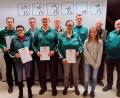 Bild: bsc
Die Vereinsmeister 2019 des Schützenvereins Frauenreuth: Sportleiter Daniel Kaßeckert (links) gratuliert den Siegern der einzelnen Wettbewerbsklassen.