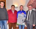 Bild: no
Bei der Präsentation des Plakates: (von links) Harald Janker (Hallenmasters Team), Florian Roth (Hallenmasters Team), 1. Bürgermeister Gemeinde Illschwang Dieter Dehling, 1.Vorsitzender des SVI Martin Luber, 1. Bürgermeister Sulzbach-Rosenberg Michael Göth, Holger Kellner (Hallenmasters Team).