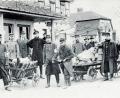 Bild: Repro: Heimatverein Grafenwöhr.
Gefangene Franzosen beim Abholen von Brot und Post in Grafenwöhr um 1915.