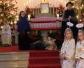 Bild: ohr
Integriertes Krippenspiel zur Kindermette in der St.-Barbara-Kirche Stulln mit Pfarrer Heinrich Rosner als Zelebrant. Die Engel verkünden die Frohbotschaft und die Hirten kommen zur Krippe.