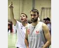 Bild: Büttner, Gerhard
Trainer Stefan Merkl (links) gibt Anweisungen, während Captain Tobias Merkl auf seine Einwechslung wartet. Die Neustädter Basketballer müssen am Wochenende vor Weihnachten gleich zwei Pflichtspiele absolvieren.