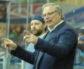 Bild: gb
Chefcoach Ken Latta (vorne) und Co-Trainer Florian Zellner geben bei den Blue Devils auch in der Saison 2019/20 den Takt an. Vor dem Match am Freitag gegen Höchstadt (7:6 in der „Overtime“) wurden die Vertragsverlängerungen bekanntgegeben.