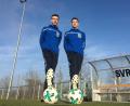 Bild: roa
Die Fußball-Zwillinge Tim und Leon (von links) sind 15 Jahre alt und haben Schuhgröße 50. Die Suche nach Hallenschuhen für das Fußballtraining bringt ihre Mutter Sabine Schreiner an den Rand der Verzweiflung.