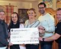 Bild: lst
Der komplette Erlös der 4.0-Freundes-Party von „just friends“, insgesamt 1.000 Euro, geht an an den Verein „Karolina". Darüber freuen sich (von links) Stefan Ott, Stefanie Sperrer, Tina Kiener, Ralf Kiener und Marcus Fritsch.