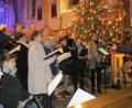 Bild: kö
Der Chor "Contigo" unter Leitung von Jürgen Zach begeisterte in der voll besetzten Pfarrkirche St. Andreas mit internationalen Advents- und Weihnachtsliedern.