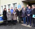 Bild: exb
Als Zeichen der Wertschätzung sieht CSU-Kreistagsfraktionschef Stephan Oetzinger (Zweiter von rechts) den jährlichen Besuch bei der Neustädter Polizeiinspektion. Dienststellenleiter Hermann Weiß (vorne, Dritter von rechts) lobt die gute Unterstützung durch die Politik.
