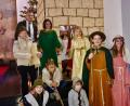 Bild: ise
Karl Koller (hinten, links) hat mit zehn Mädchen ein stimmungsvolles Krippenspiel einstudiert. In der Kinderchristmette in der vollbesetzten Pfarrkirche spielen sie stimmungsvoll die Herbergssuche.