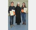 Bild: wku
Korbinian Brunner, Sr. Lioba Endres und Theresa Wopperer bei der Preisverleihung.