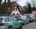 Archivbild: cv
In seinem Haus in Wernberg-Köblitz wurde Dieter Loew so schwer verletzt, dass er vier Wochen später den Folgen erlag. Ein Großaufgebot der Polizei suchte nach den Tätern und entsprechenden Spuren.