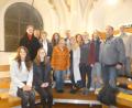 Bild: kwl
Die Gesangsklasse der Lehrbeauftragten an der Uni Regensburg, Gertrud Werner (links, stehend), begeistert mit sakralen Liedern in der Pfarrkirche St. Georg. Stadtchorregent Harald Bäumler begleitet einfühlsam und spielt auch eigene Soli.