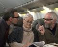 Bild: SquareOne Entertainment/dpa
Glenn Close (Mitte) spielt die Frau des Nobelpreisträgers als Joan Castleman. Jonathan Pryce (rechts) mimt den Ehemann Joe Castleman.