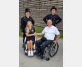 Bild: ads
Die beiden Schornsteinfeger und Georg Dietrich vom Inklusionsbündnis Amberg-Sulzbach wünschen ihr Glück: Svenja Mayer aus Amberg sorgt im August als Profisportlerin bei der Rollstuhlbasketball-WM für Furore.