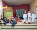 Bild: jzk
Die biblische Geschichte von der Herbergssuche bis zur Geburt des Jesuskindes im Stall von Bethlehem stellen die Buben und Mädchen von der Schulspielgruppe szenisch dar.