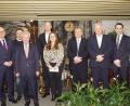 Bild: mmj
MMM-Gesellschafter Michael Koller (Dritter von links) gratulierte Stefanie Brandl und Hartmut Cebula (Dritter von rechts) zusammen mit den Geschäftsführern Michael Geutler (links), Thomas Hasselkuß (Vierter von links), Robert Eibl (Zweiter von rechs), Benedikt Koller (Assistent der Geschäftsleitung,rechts) und Betriebsratsvorsitzenden Alois Spachtholz (Zweiter von links) zum Dienstjubiläum.