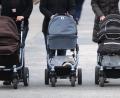Bild: Foto: Marcus Brandt dpa/lno
Drei Frauen schieben am Donnerstag (19.11.2009) ihre Kinderwagen über die Strandpromenade des Ostseebads Travemünde. +++(c) dpa - Report+++ | Verwendung weltweit