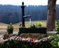 Bild: Tatjana Sichelstiel
In Sinnleithen stand im Jahr 2018 einer der vielen sehenswerten und liebevoll dekorierten Osterbrunnen der Region.