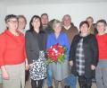 Bild: sl
Das Geburtstagskind Roswitha Hirmer mit Blumen im Beisein ihres Sohnes Florian (links von ihr) und den politischen Gratulanten von CSU- FU und KAB