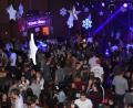 Bild: fla
Viele junge Leute kommen am Samstagabend in die Stadthalle, um bei der "Mad Christmas Party" richtig abzufeiern.