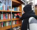 Bild: Gerhard Götz
Wer Lesefutter braucht, kann im Bücherschrank auf dem Marktplatz stöbern.