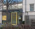 Bild: cfd
Die Geschäftsstelle des Hospizvereins an der Heiner-Fleischmann-Straße 4 in Amberg ist Anlaufstelle für alle, die sich selbst aufs Sterben vorbereiten müssen oder nahe stehende Menschen dabei unterstützen möchten.