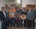 Bild: gz
Die Schützenführung gratulierte Matthias Pfannenstein (Kette) zum Schützenkönig, Simon Bauriedl zum Jugendkönig und Carina Dobmeier zur Schützenkönigin, sowie allen Vizes und Vereinsmeistern zu ihren Erfolgen.