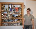 Bild: lue
Das Regal im Zimmer von Sommerbiathletin Kerstin Schmidt ist voll mit Medaillen und Pokalen. Seit 15 Jahren betreibt sie diesen Sport und bringt sich das meiste selber bei.
