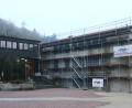 Bild: Hirsch
Der Erweiterungsbau der Realschule Burglengenfeld (rechts) soll in einem Jahr fertig sein. Dann erfolfgen der Abriss und der Neubau der Pausenhalle (links).