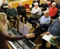 Bild: do
Chorleiterin Riita Michelson sorgt mit der Liedertafel Eschenbach bei der Auswahl des Weihnachtsliedgutes für Abwechslung. Der Männerchor singt am zweiten Weihnachtsfeiertag in der Stadtpfarrkirche und im BRK-Seniorenheim.
