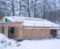 Bild: bsc
„Winterfest“ präsentiert sich die künftige vierte Infostelle des Naturparks Steinwald bei der Grenzmühle. Bis zur Fertigstellung sind die Mitglieder des Vereins "Kulturlandschaft südlicher Steinwald" jedoch noch kräftig gefordert.