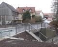 Bild: Brendel, Hubert (BR)
Die neue Brücke über die Creußen (Bild) ist nunmehr komplett fertiggestellt, auch wenn noch kleinere Restarbeiten erforderlich sind. Die Brückenbaumaßnahme war heuer ein Schwerpunkt bei den Investitionen der Gemeinde Schlammersdorf.