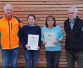 Bild: nm
Stefan Bösl (links) und Hans Hann (rechts) gratulierten Judith Schemela und Waltraud Schmauß (von links) zu Dienstjubiläen. Sie arbeiten seit 25 beziehungsweise 40 Jahren beim Forst. Bild: nm