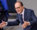Bild: Michael Kappeler/dpa
Innenminister Alexander Dobrindt rechnet mit weiteren hybriden Angriffen auf Ziele in Deutschland.