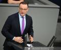 Bild: Michael Brandt/dpa
Auch nach seinem Rücktritt von der Spitze der Fraktion bleibt Spahn Abgeordneter im Bundestag - auch als neues Mitglied im Haushaltsausschuss.