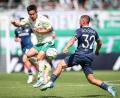Bild: Daniel Karmann/dpa
Shinta Appelkamp (l) soll gegen Bochum in der Liga wieder dabei sein. (Archivbild)
