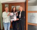 Bild: Susanne Schwab
Das Organisationsteam der Veranstaltung: Hermine Meier (Gehörlosenverein Amberg-Sulzbach 1923), Dagmar Dehnert (Gleichstellungsstelle Stadt Amberg), Bettina Hahn (Evangelische Erwachsenenbildung Oberpfalz).