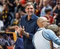 Bild: Andreas Gora/dpa
Dirk Nowitzki (l)