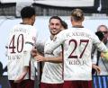 Bild: Florian Wiegand/dpa
Arijon Ibrahimovic (M) hat in Augsburg einen Superstart hingelegt. (Archivbild)