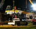 Bild: Jason Tschepljakow/dpa
Der Bus war mit einer Leitplanke kollidiert und ungekippt.