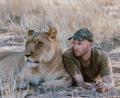 Bild: Fabian Gieske/Modisa Wildlife Project/dpa
Es ist eine außergewöhnliche Beziehung zwischen Mann und wildem Tier. (Handout)