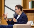 Bild: Andrej Sokolow/dpa
Anthropic-Chef Dario Amodei warnte schon oft vor den Risiken einer ungebremsten Entwicklung Künstlicher Intelligenz. (Archivbild)