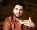 Bild: Sina Schuldt/dpa
Durgun ist mit satirischen Videos in sozialen Netzwerken bekannt geworden. (Archivbild)