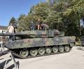 Bild: Lukas Büchold
Beim Tag der offenen Tür in der Pfreimder Oberpfalzkaserne bekamen die Besucher einen Blick hinter die Kulissen der Bundeswehr – und einen Blick in Leopard-2-Panzer.