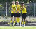 Archivbild: Hubert Ziegler
Die Mauer des FC Amberg hielt nicht dich: Marco Helleder (von links), Jannik Meier und Jamario Carswell unterlagen mit dem FC beim TSV Seebach mit 0:4.