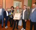 Bild: Josef Rosner
Die Stadt Bärnau ernannte Alfred Stier (Mitte) zum Altbürgermeister.