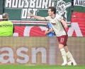 Bild: Harry Langer/dpa
Augsburg-Doppelpacker gegen Favorit Leverkusen: Michael Gregoritsch.