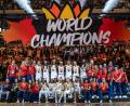 Bild: Andreas Gora/dpa
Die USA feiern die Titelverteidigung.