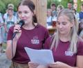 Bild: Robert Dotzauer
Die Gstanzl-Sängerinnen Helena Braun (li) und Paula Ring nahmen beim "Derblecken" das Dorfleben aufs Korn.