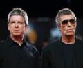 Bild: Scott A Garfitt/Invision/AP/dpa
Oasis-Fans in Deutschland können den Brüdern Liam und Noel Gallagher bald wieder zujubeln. (Archivbild)