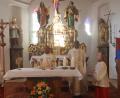 Bild: Rosi Hasenstab
Pfarrer Hrudaya Madanu (links) feiert den ersten Bergfestgottesdienst in diesem Jahr mit dem neuen Pfarrvikar der Pfarreiengemeinschaft Vilseck-Schlicht-Sorghof, Christian Ogu.